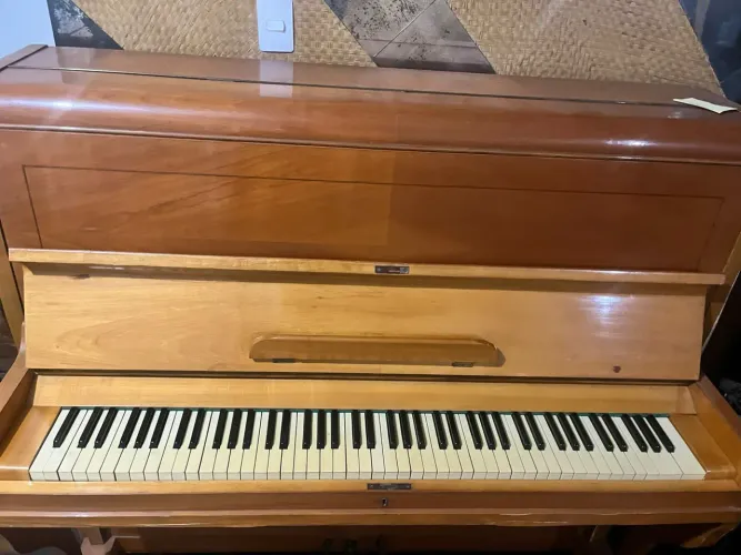 Piano em ótimo estado