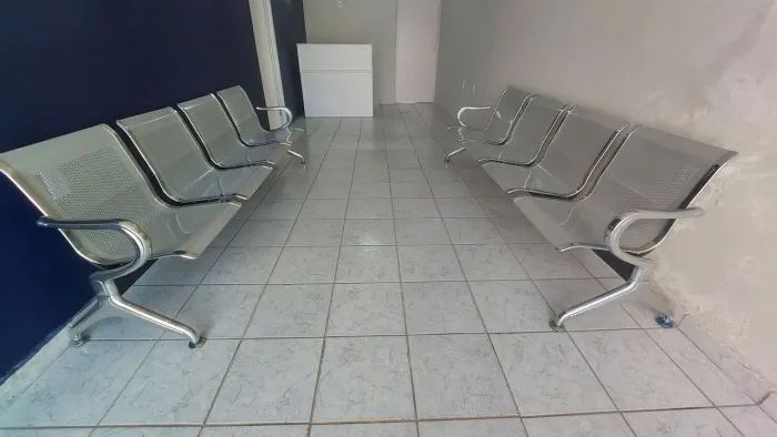 Duas Cadeiras Longarinas Cromadas Sem Estofado 4 Lugares