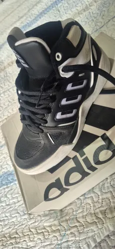 Tenis adidas Midcity