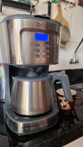 Cafeteira Programável Black+Decker CM300G com Jarra Inox - Excelente Estado