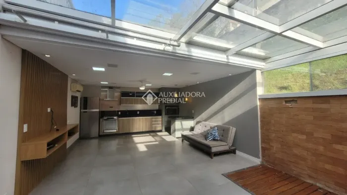 Casa no Condomínio Aromaz com 4 Quartos e 5 banheiros à Venda