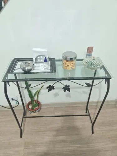Vendo mesa de ferro c/ vidro Aparador p/ cafezinho