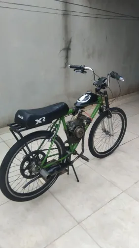 Motoizada com motor de mobilete