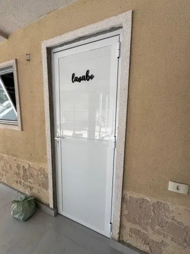 Porta esquadria de alumínio sob medida