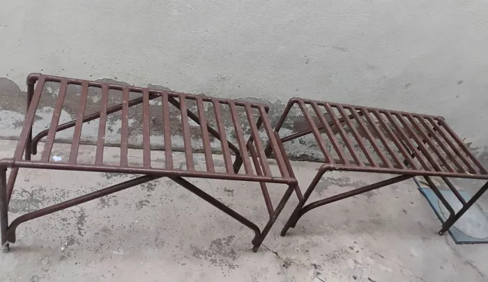 Par de bancos/suportes multiuso fabricados em metalon super resistente.