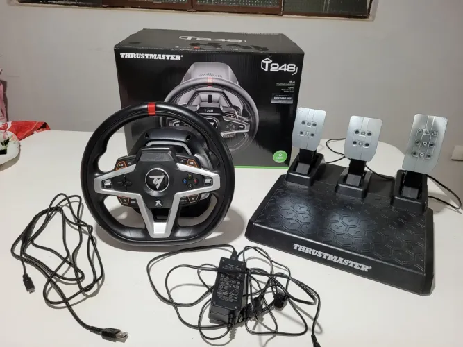 Volante Thrustmaster T248X - (Apenas 2 meses de uso)