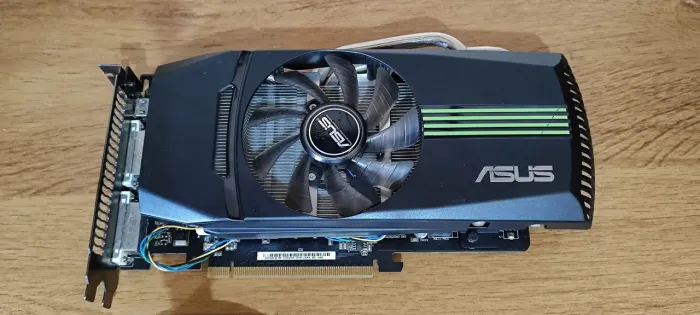 Placa de vídeo Asus GTX 460