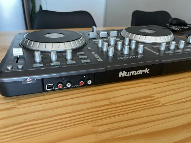 Numark mixtrack pro