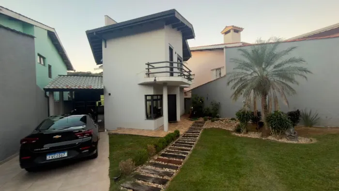 Espectacular Casa Residencial: Espaço, Conforto e Lazer Completo!