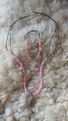 Kit pulseira e colar infantil - Tema casa da rosinha