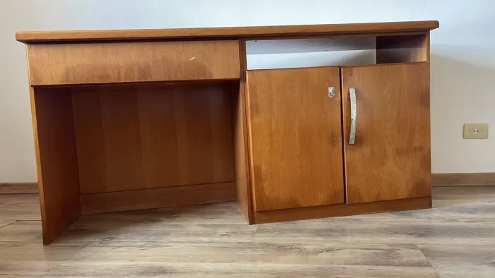 Rack / Escrivaninha Compacta em Madeira - Usado