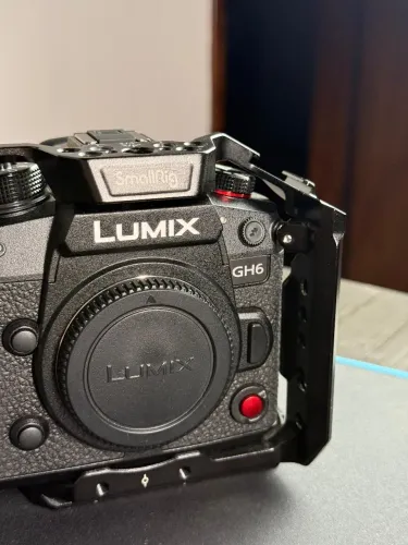 Câmera Panasonic Lumix GH6 + Cartão Cfexpress 512GB + Acessórios