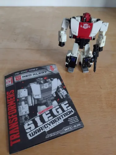 Transformer Siege War for Cybertron Red Alert