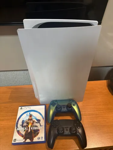 PS5 Sony usado em boas condições com controles e CD