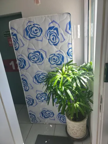 Colchão solteiro praticamente novo