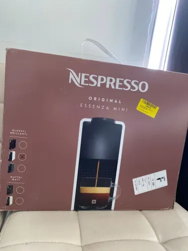 Cafeteira NESPRESSO Essenza Mini - Branca - Nova lacrada