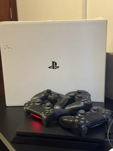 PS4 + Jogos + 4 Controles
