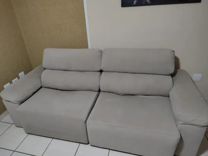 Sofá retrátil e reclinável