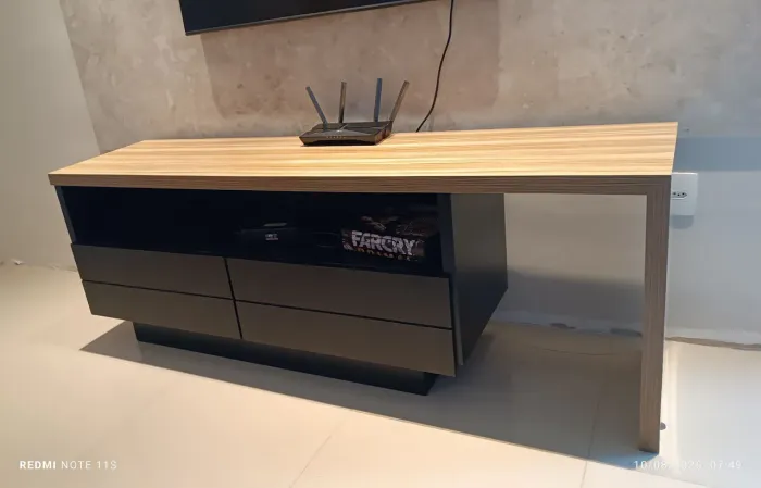 Móvel rack sala de TV, design moderno.
