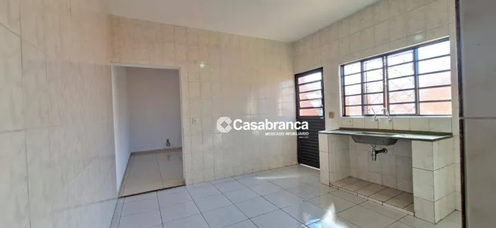 Casa com 01 quarto para alugar na Vila Assis em Sorocaba/SP.