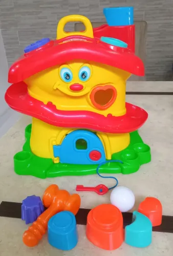 Desapego usado brinquedo para bebês Casinha Activity House Tateti Calesita