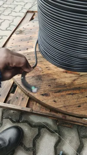 Vendo 100 metros de cabo pp de três vias, 2,5mm Sil, cabo de procedência sobra de obras.