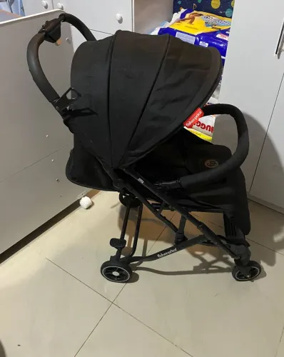 Carrinho de Bebê Fisher-Price (Preto) - Excelente Estado!