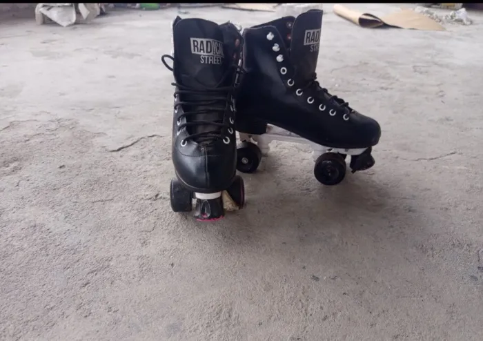 Patins semi-novo