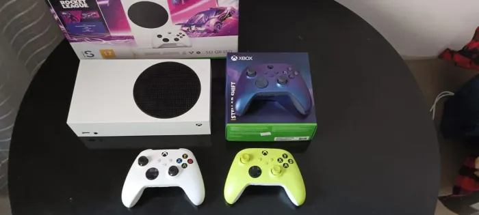 Xbox series s + 3 controles 
