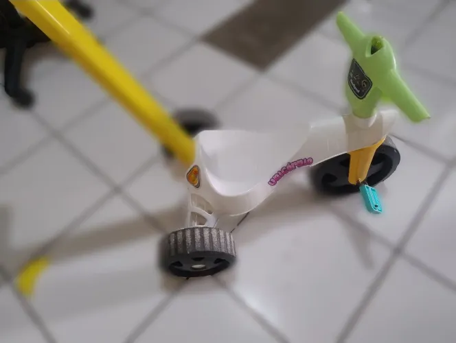 Triciclor unicórnio com empurrador