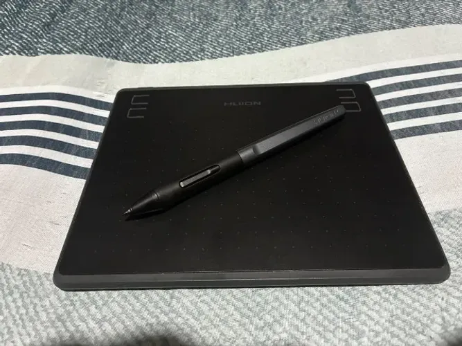 Mesa Digitalizadora Huion HS64 (Na Caixa / Completa e Sem Marcas de Uso)