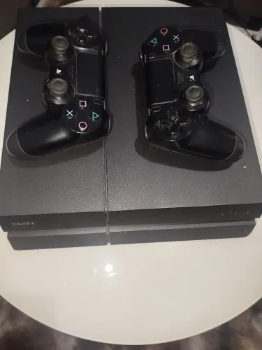 Ps4(com 2 controles)