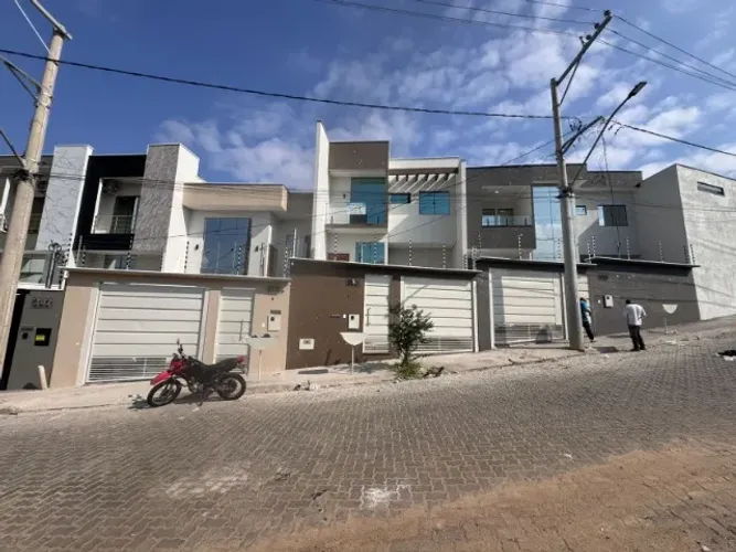 Casa Moderna com 3 Quartos, Suíte e Área Gourmet