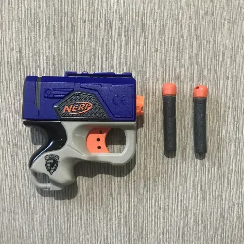 Pistola Nerf N-Strike Reflex ix-1 + 2 DARDOS