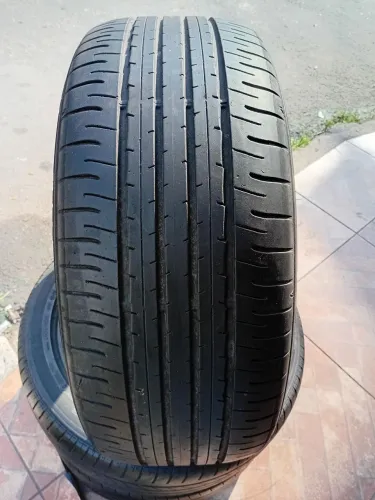 Vendo 1 pneu 225/50/18. Dunlop quase zero.