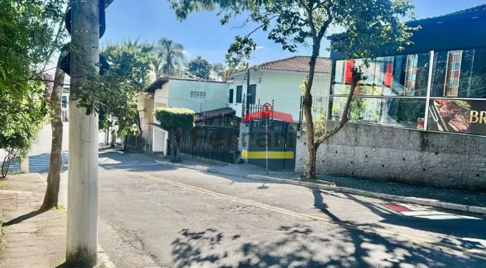 Casa Comercial de esquina no Tucuruvi com 370 m² 20 salas, 5 vagas