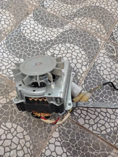 Vendo motor de máquina de lavar, funcionando 