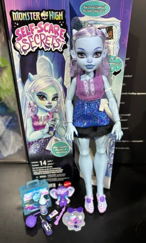 Boneca Monster High Abbey Bominable G3 Self Scare Secrets