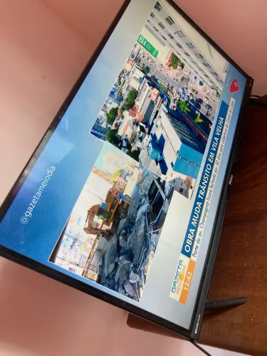 VENDO TV 32 seminova ( não é smart )