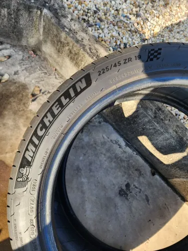 Pneus Michelin Pilot Sport 4 225/45 R19 Run Flat - Zerados!