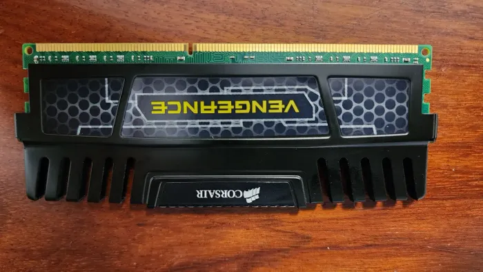Memória RAM Vengeance 4GB 1 Corsair CMZ4GX3M1A1600C9