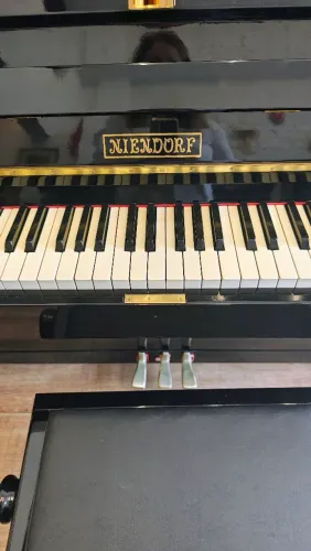 Piano Niendorf 