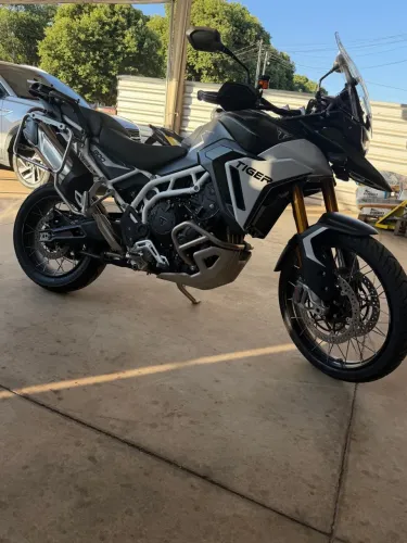 Tiger 900 raly pro 25 c 900 km único dono sem detalhes