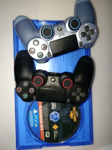 Kit 2 controles e 1 jogo de PS4 ORIGINAL 