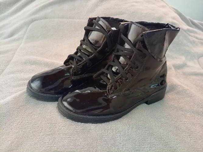 Vende-se uma bota 