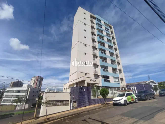 Apartamento com 2 quartos sendo 1 suíte, disponível para venda no bairro Tabajaras em Uber
