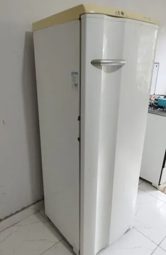 Geladeira semi nova