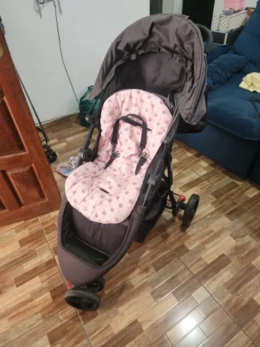 Vendo carrinho de bebê tres rodas