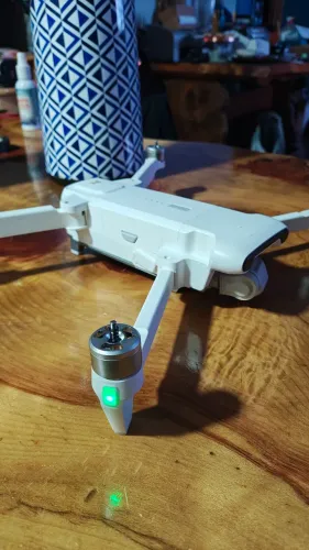 Drone fimi x8 tele led piscando