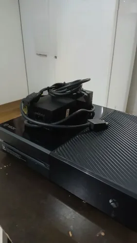 Vendo ou troco Xbox One FAT 1 Terabite seminovo